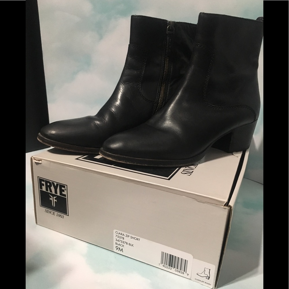 FRYE BLACK ZIP ANKLE BOOTIE Excellent Condition 9M
